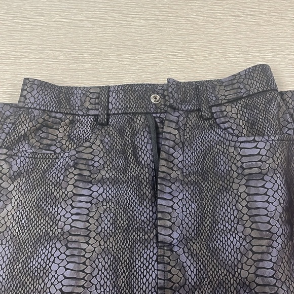 Vegan leather skirt - Picture 3 of 4